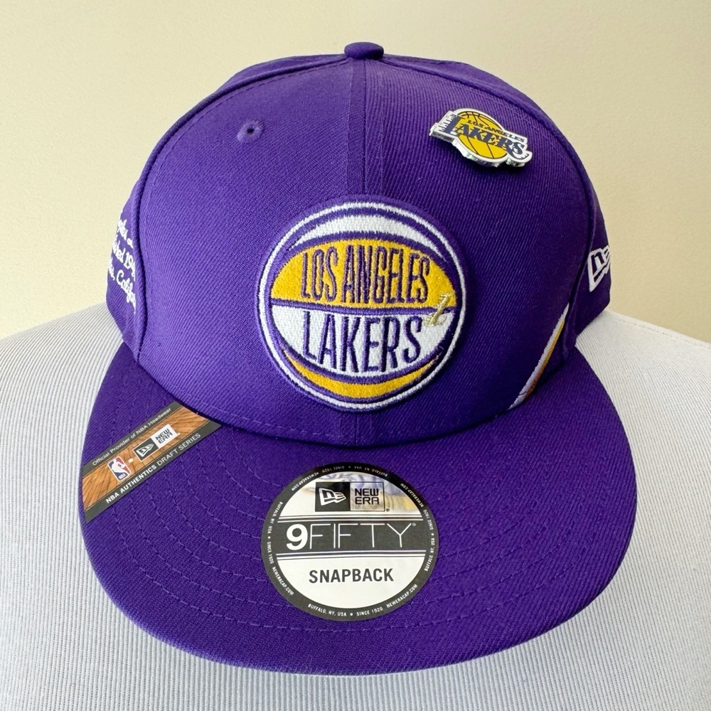 New Era LA Los Angeles Lakers Mens 9Fifty SnapBack Hat Cap Pin Embroidered Gift